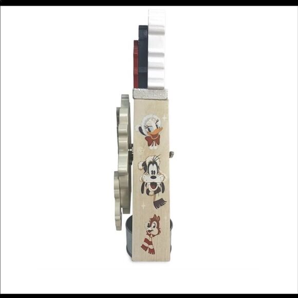 Disney Musical Figure - Mickey and Friends Walt’s Holiday Lodge NWT - Picture 4 of 10